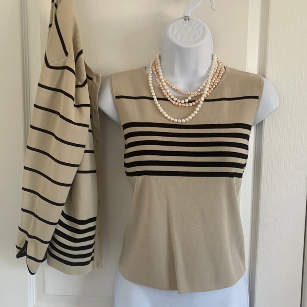 Jones New York 2 pc black & tan twin-set Size M